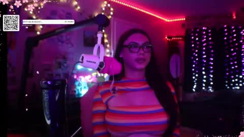 Nicki Foxx online show from 10.28.25
