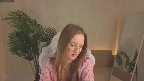 Snapshot of itsolivegarden chatting on 10.22.25 itsolivegarden online show from 10.22.25