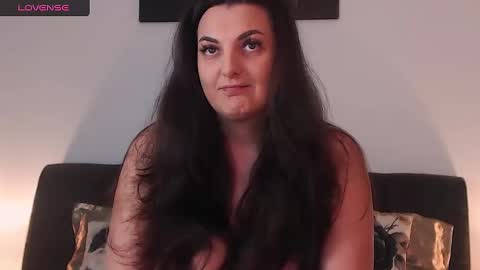 Melissa Khaan online show from 02.12.25