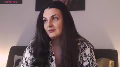 Melissa Khaan online show from 02.12.25