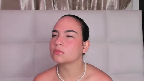 Snapshot of ittlee_angel chatting on 10.11.25 ittlee_angel online show from 10.11.25