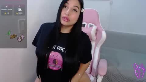 Snapshot of ivanacooper chatting on 03.08.25 ivana online show from 03.08.25