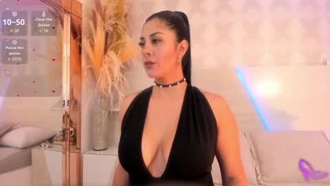 Snapshot of ivannaanggel chatting on 10.16.25 Ivannaanggel online show from 10.16.25