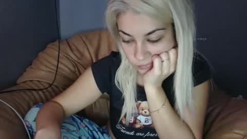 Snapshot of ivoivo1 chatting on 10.28.25 RosseEssor online show from 10.28.25