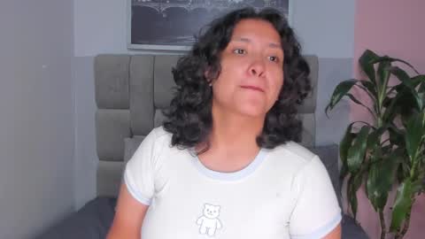 Snapshot of ivy_and_molly chatting on 09.17.25 Ivy and Molly online show from 09.17.25