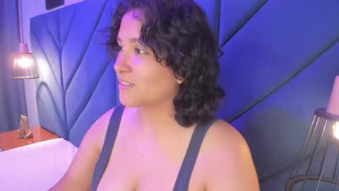 Snapshot of ivy_and_molly chatting on 11.01.25 Ivy and Molly online show from 11.01.25