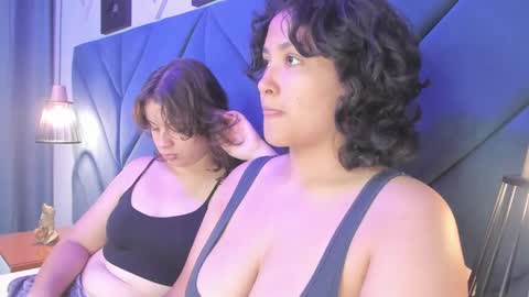 Snapshot of ivy_and_molly chatting on 11.02.25 Ivy and Molly online show from 11.02.25