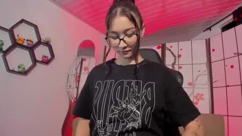 Snapshot of ivy_leister chatting on 10.30.25 Ivy online show from 10.30.25