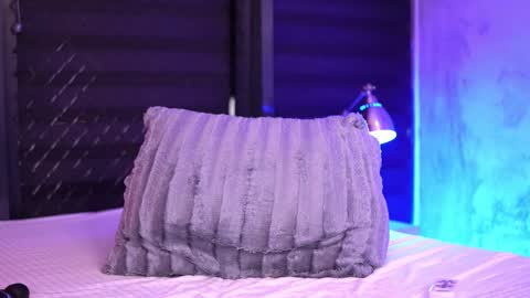 IvyRowa online show from 02.13.25