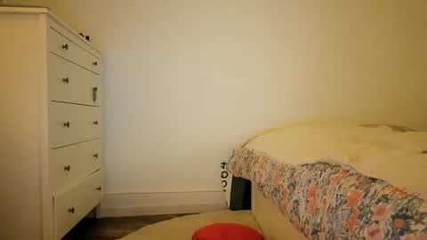 Snapshot of ivyyy1995 chatting on 10.19.25 ivyyy1995 online show from 10.19.25