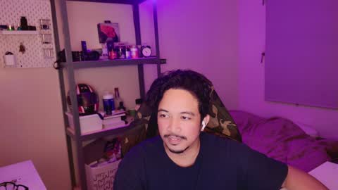 Snapshot of iwasd3nse chatting on 12.22.24 iwasd3nse online show from 12.22.24
