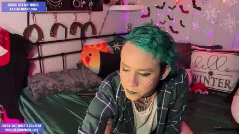 Muse hethey online show from 12.20.25