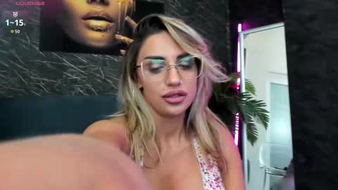 Snapshot of izabelatessa chatting on 09.27.25 izabelatessa online show from 09.27.25