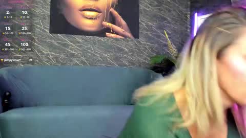 Snapshot of izabelatessa chatting on 10.16.25 izabelatessa online show from 10.16.25
