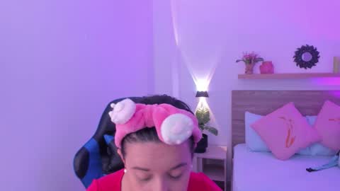 Snapshot of izaro_22 chatting on 10.06.25 Iza online show from 10.06.25