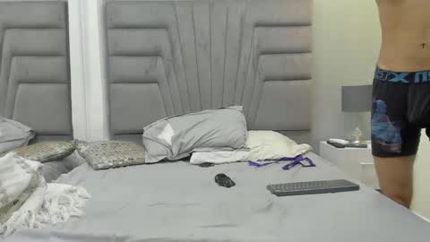 Snapshot of izato chatting on 02.22.25 izato online show from 02.22.25