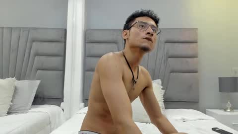 Snapshot of izato chatting on 02.24.25 izato online show from 02.24.25