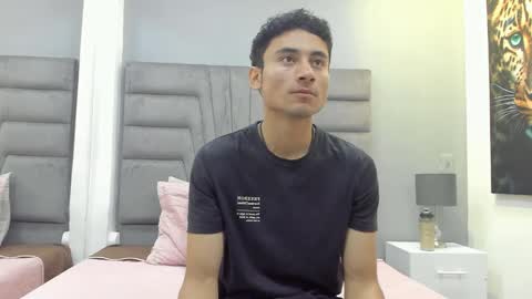 Snapshot of izato chatting on 03.04.25 izato online show from 03.04.25