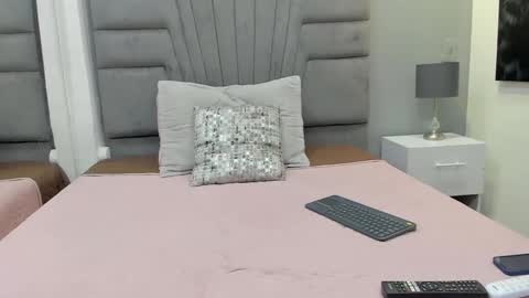 Snapshot of izato chatting on 03.08.25 izato online show from 03.08.25