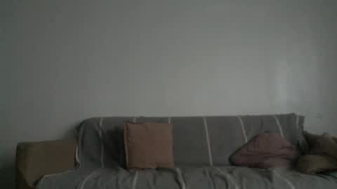 Snapshot of izealvaro chatting on 10.31.25 izealvaro online show from 10.31.25