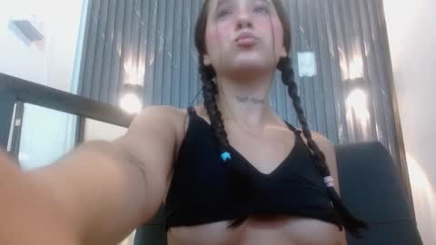 izelevans online show from 12.05.25