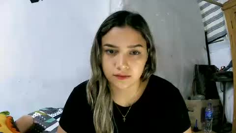 Snapshot of izzy_32 chatting on 05.22.26 izzy_32 online show from 05.22.26