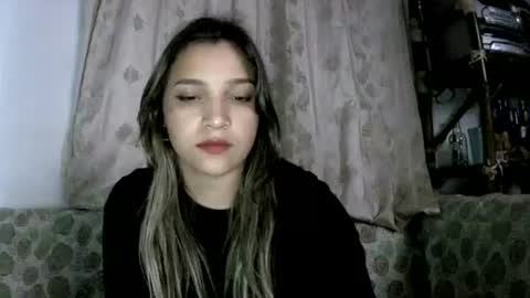 Snapshot of izzy_32 chatting on 07.23.26 izzy_32 online show from 07.23.26