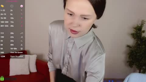 Queen of nylon  Victoria online show from 04.03.26