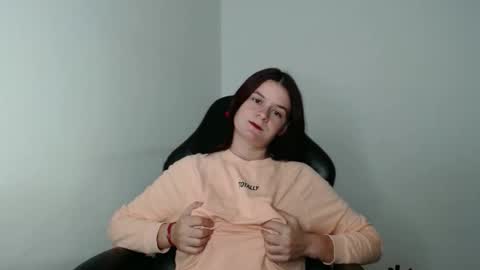 Snapshot of izzyflame18 chatting on 10.09.25 Shygirl online show from 10.09.25