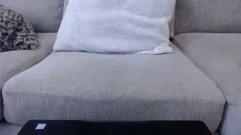Snapshot of j335129 chatting on 04.12.26 James online show from 04.12.26