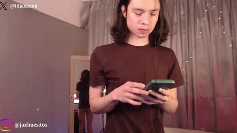Snapshot of j_a_x_x_x_o_n chatting on 05.01.26 Hey im Jaxxxon check my info online show from 05.01.26