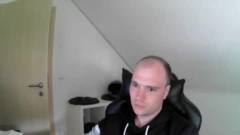 Snapshot of j_german783377 chatting on 04.12.26 here4y online show from 04.12.26
