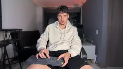 INDEPENDENT MODEL online show from 11.29.25