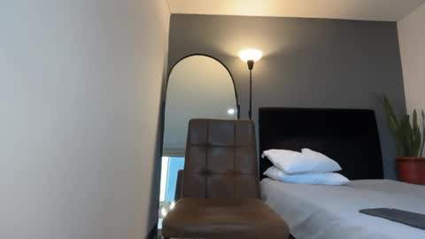 INDEPENDENT MODEL online show from 03.23.26