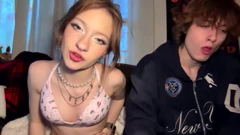Snapshot of jackievilleof chatting on 12.16.25 sophi scott online show from 12.16.25