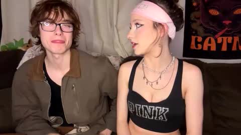 Snapshot of jackievilleof chatting on 12.21.25 sophi scott online show from 12.21.25