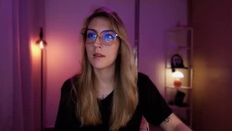 Linda Sofia help me get to 100 thumbs up online show from 03.25.26