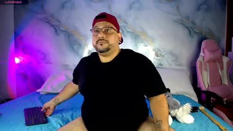 Snapshot of jacoob_woods chatting on 04.17.26 daddy sir master bear online show from 04.17.26