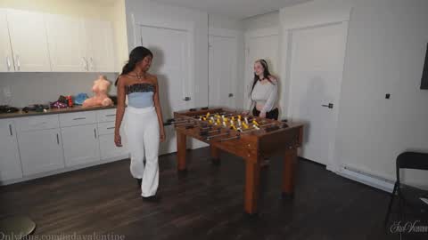 Snapshot of jada_valentine chatting on 11.11.25 Jada online show from 11.11.25