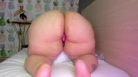 Snapshot of jade_cruz20 chatting on 01.17.25 jade_cruz20 online show from 01.17.25