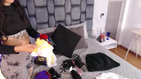 Sara online show from 10.15.25