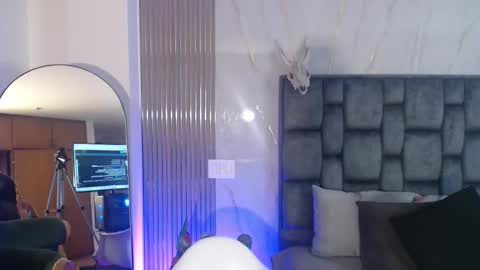 Sara online show from 10.20.25