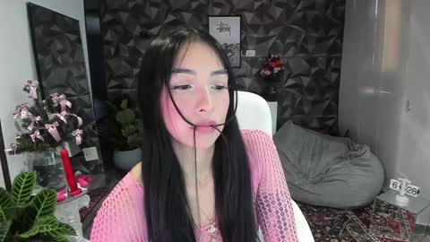 Snapshot of jade_porn chatting on 12.17.24 Jade  independent model online show from 12.17.24