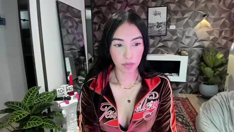 Snapshot of jade_porn chatting on 01.25.25 Jade  independent model online show from 01.25.25