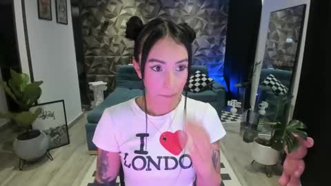 Snapshot of jade_porn chatting on 03.11.25 Jade  independent model online show from 03.11.25