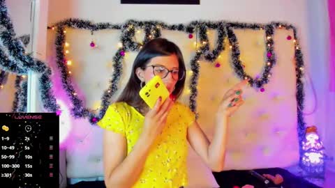 jade white  online show from 12.23.24