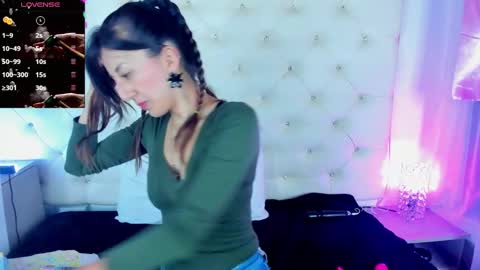 jade white  online show from 01.13.25