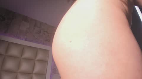 Snapshot of jadeestudios chatting on 01.10.25 jadeestudios online show from 01.10.25