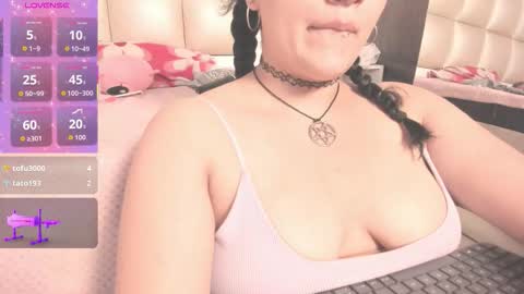 Snapshot of jadeestudios chatting on 10.02.25 jadeestudios online show from 10.02.25