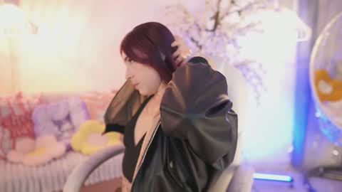 Jade Summer online show from 11.21.25